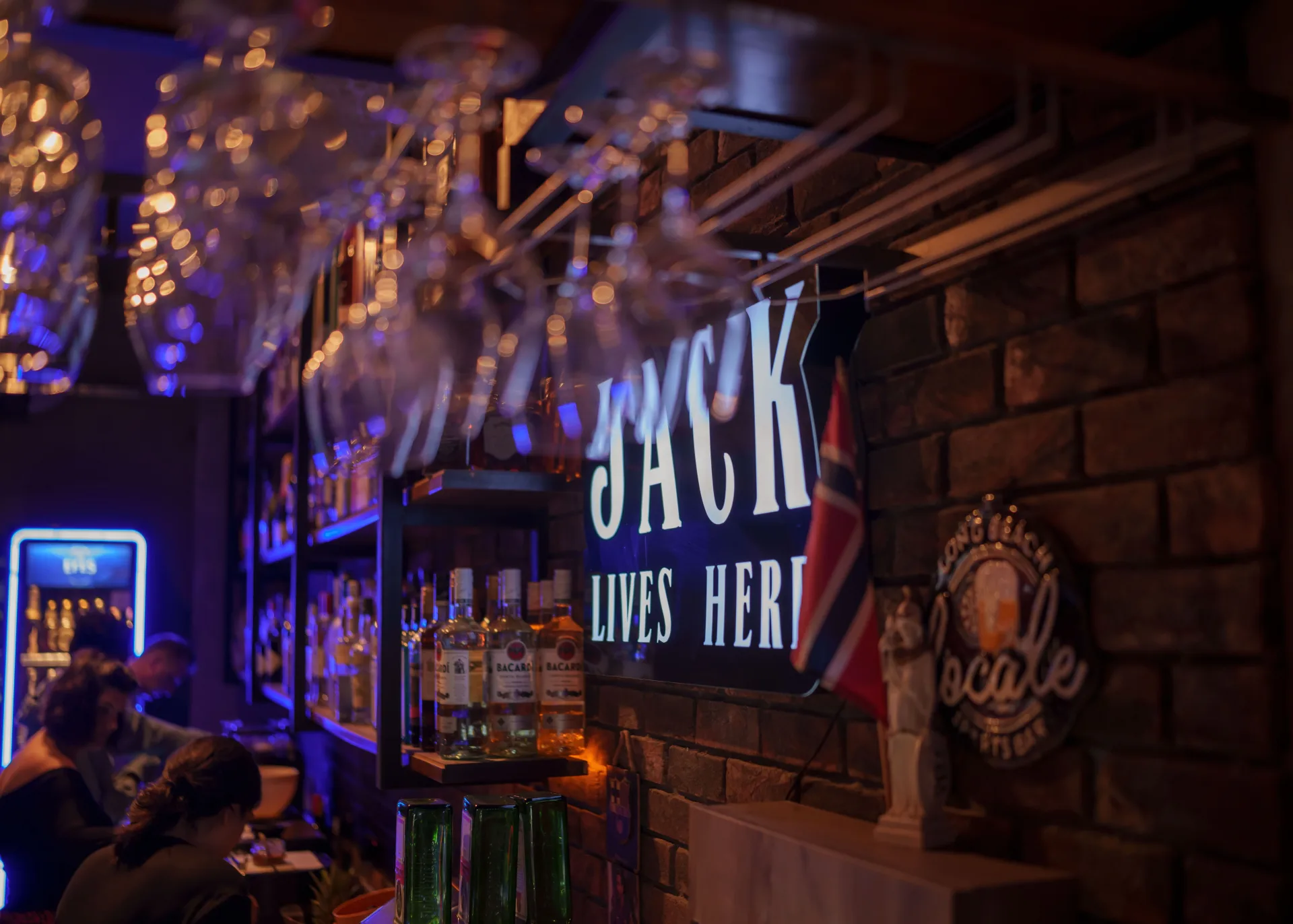 Locale Sports Bar – Genel