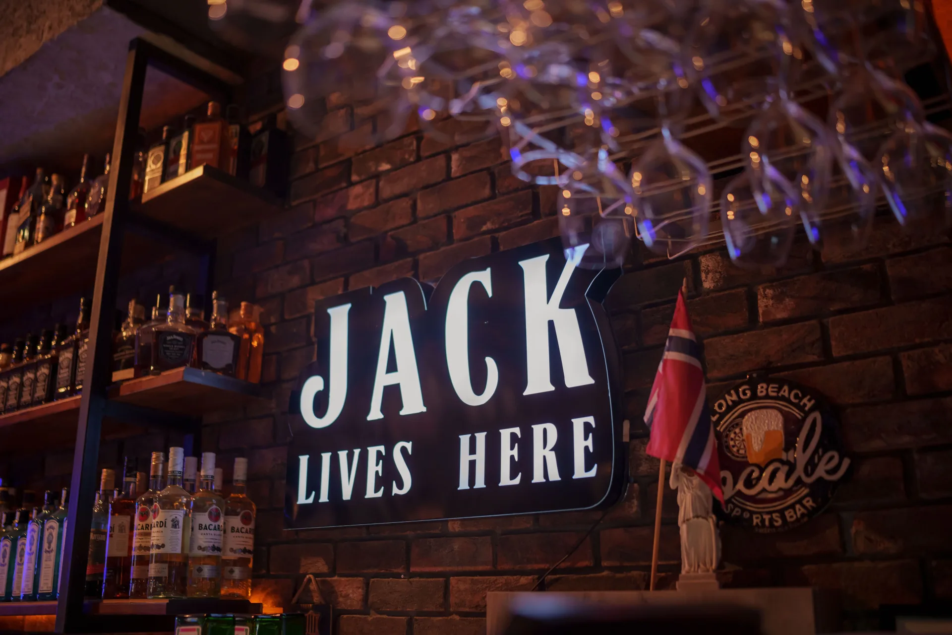 Locale Sports Bar – Genel