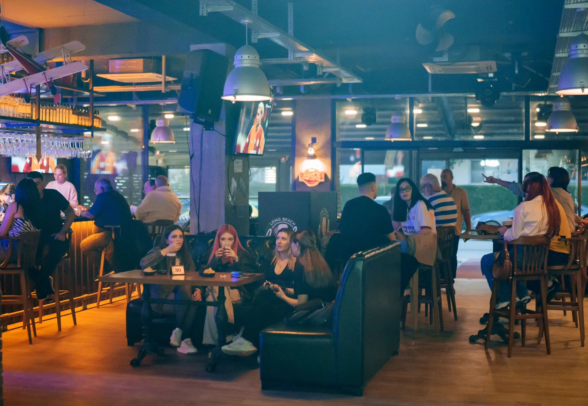 Locale Sports Bar – Genel