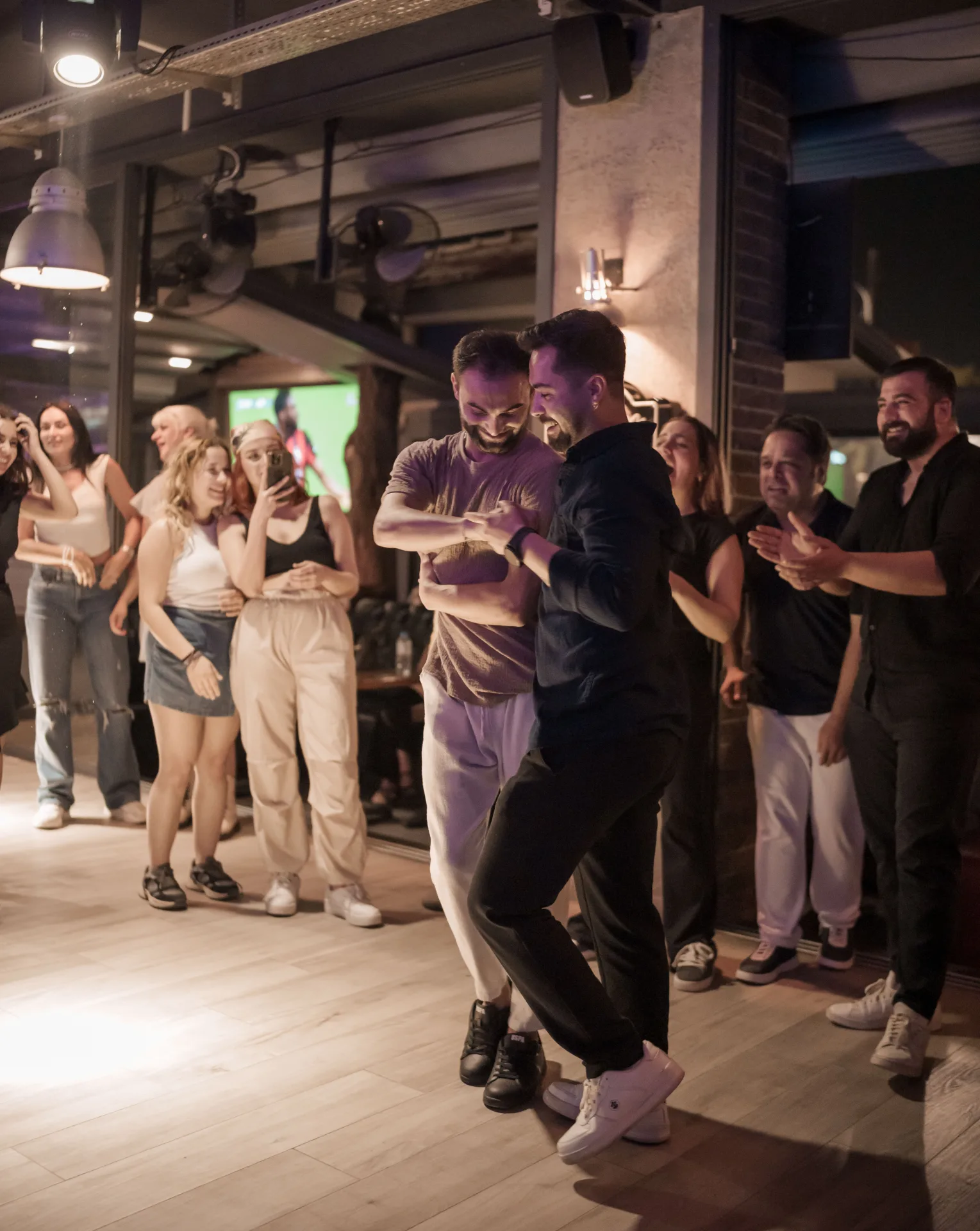 Locale Sports Bar – Party