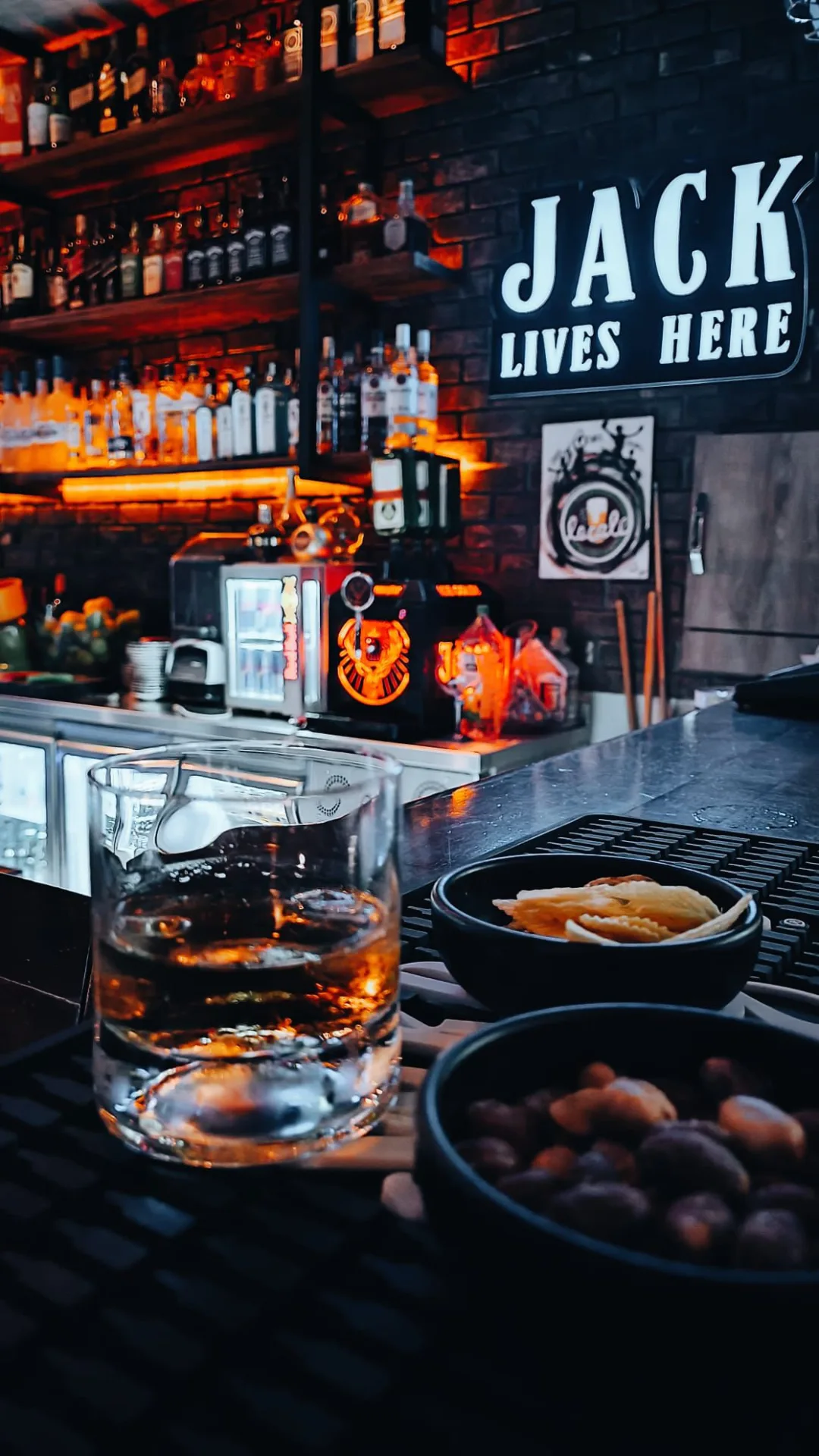 Locale Sports Bar – Party