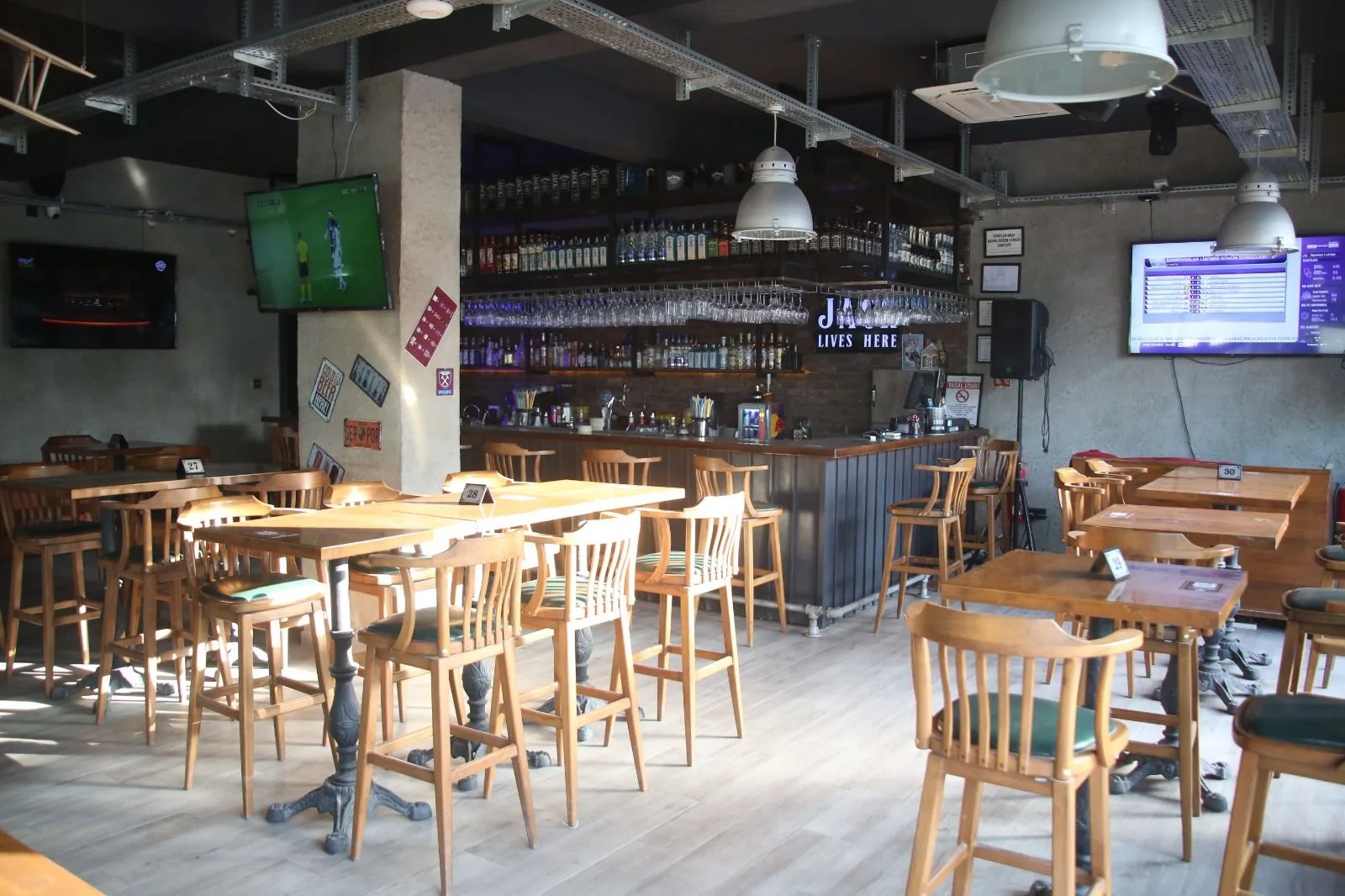 Locale Sports Bar – Party