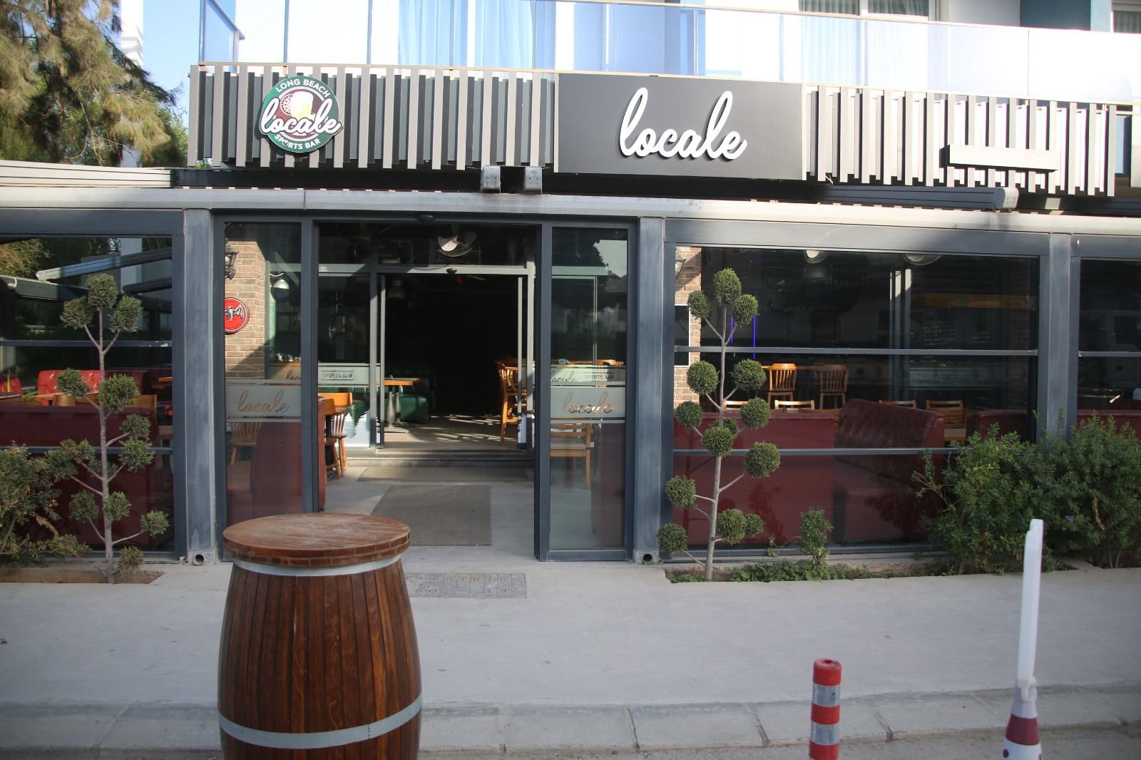 Locale Sports Bar – Dış Cephe